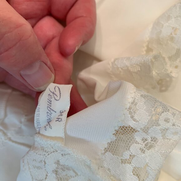 Vintage Pembroke lace trim off white slip size 34R great condition - Picture 6 of 8